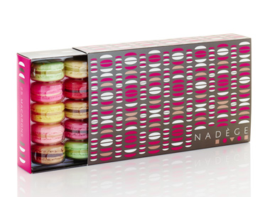 25_Grey_Macaron_Travel